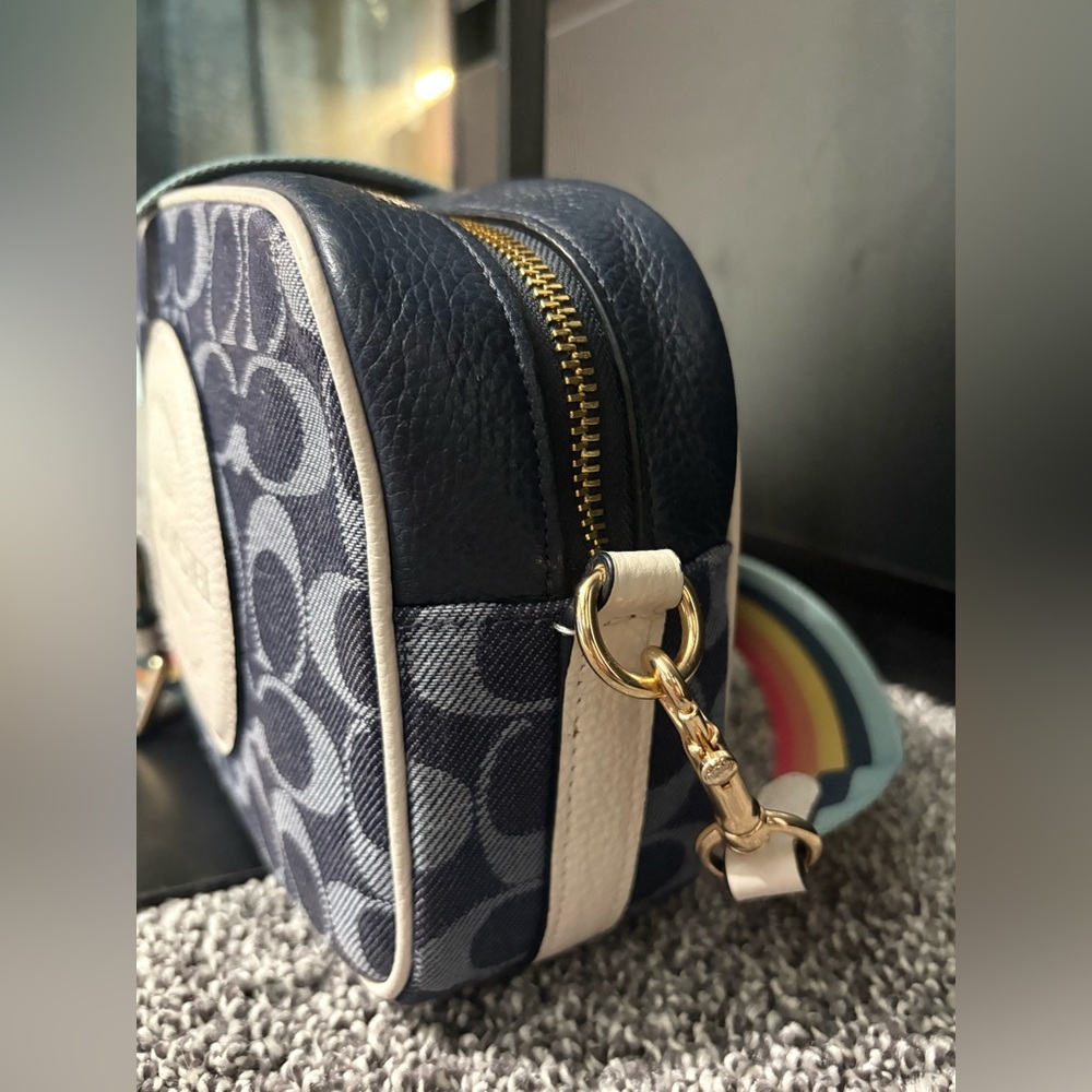 COACH DEMPSEY CAMERA BAG IN SIGNATURE JACQUARD WITH PATCH - Picture 11 of 12